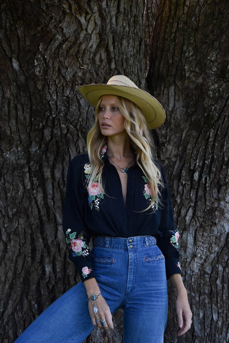 She Rides Wild Horses Cotton Appliqué Blouse - Chasing Unicorns