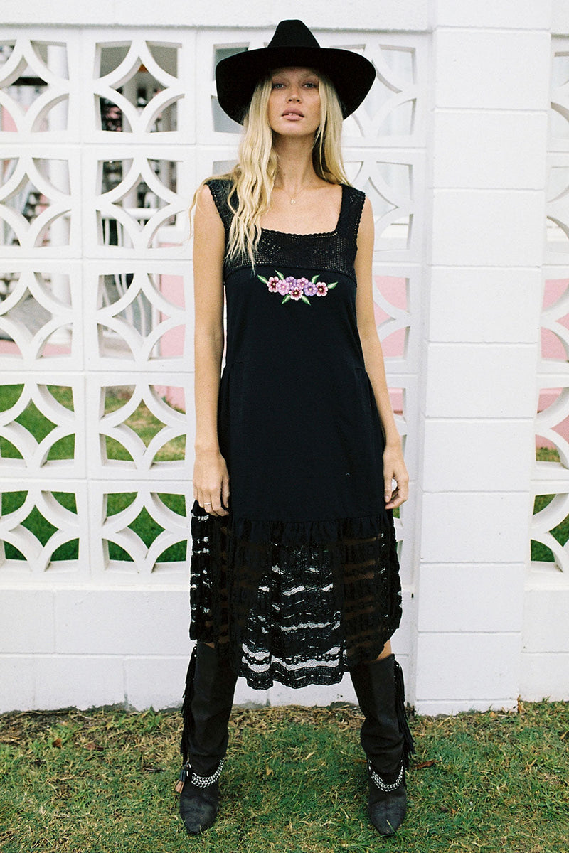 Down By The River Gauze And Lace Midi Dress - Noir - Chasing Unicorns