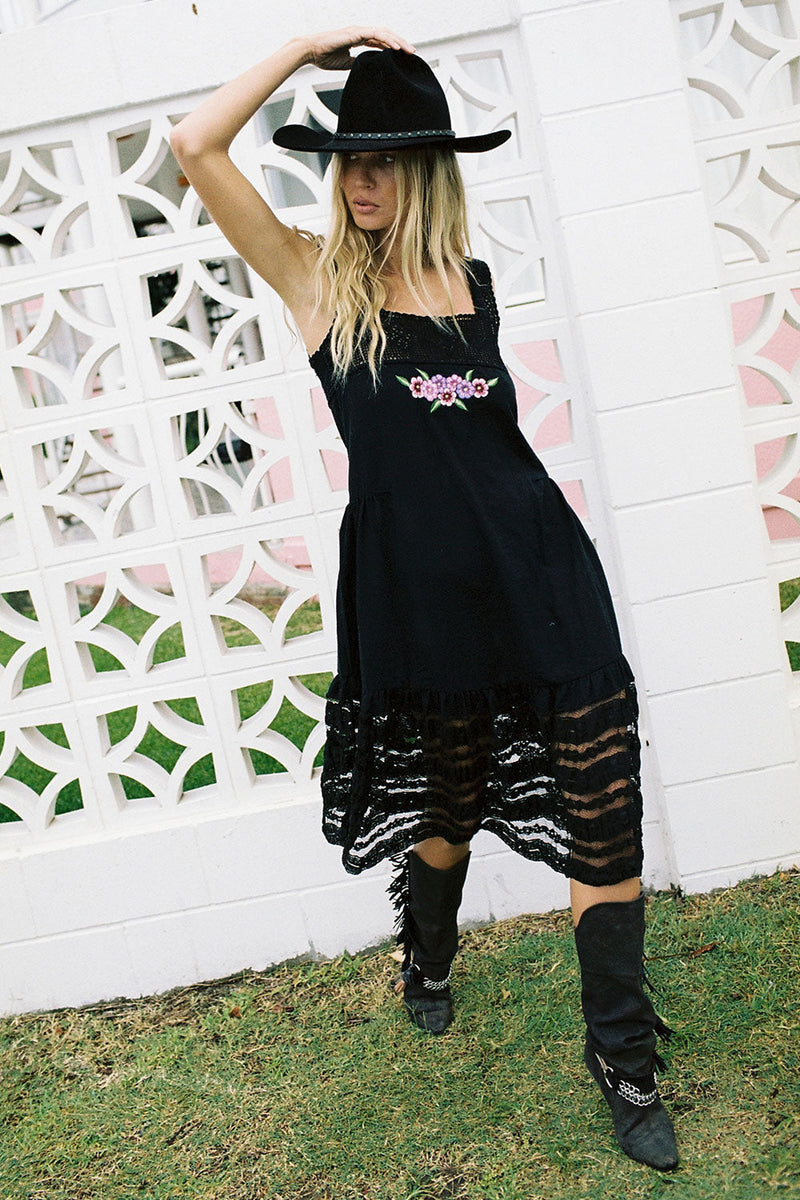 Down By The River Gauze And Lace Midi Dress - Noir - Chasing Unicorns