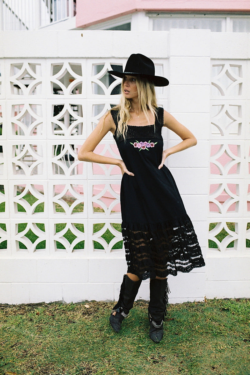 Down By The River Gauze And Lace Midi Dress - Noir - Chasing Unicorns