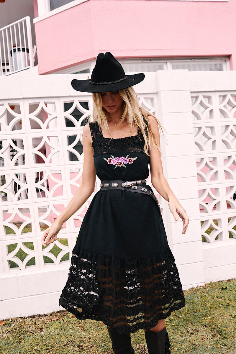 Down By The River Gauze And Lace Midi Dress - Noir - Chasing Unicorns